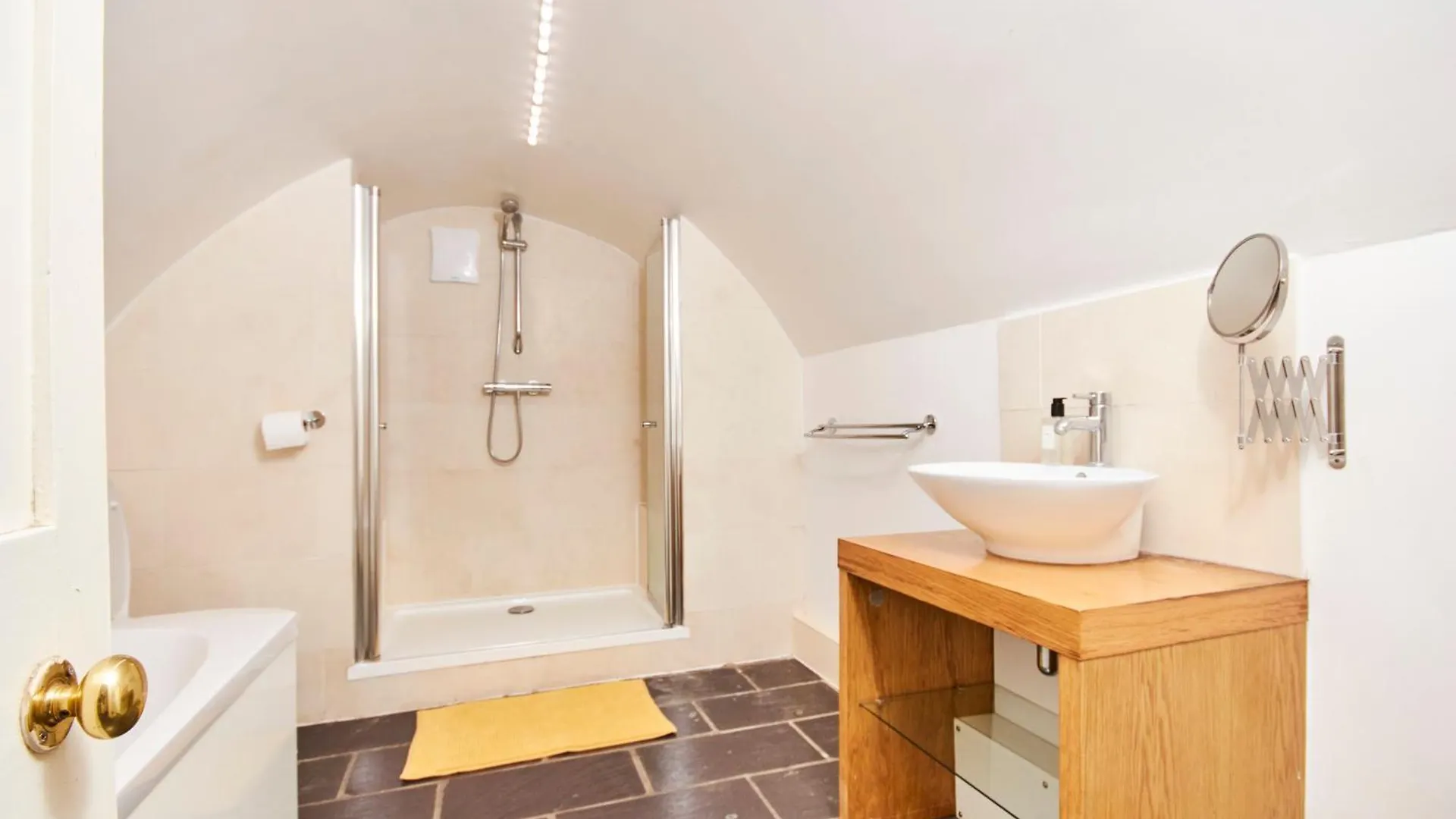 Beautiful 2Bedroom 4 Actual Beds House With Wifi By Purestay Bath 0*,  United Kingdom