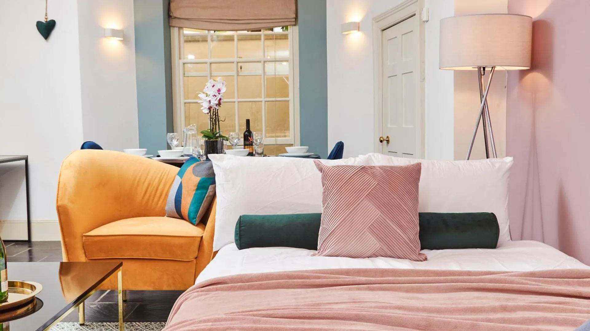 Beautiful 2Bedroom 4 Actual Beds House With Wifi By Purestay Bath 0*,  United Kingdom